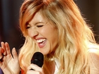 Ellie Goulding performs hit single ‘Burn’